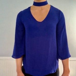 BELL SLEEVE V-NECK CHOKER TOP